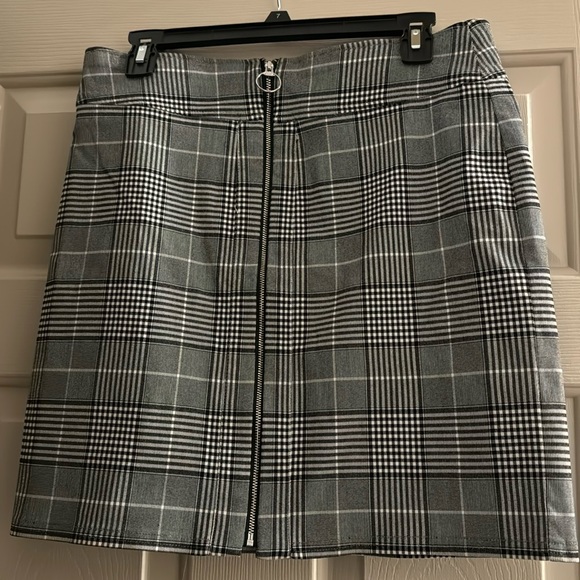 INC skirt. Black and white checkered skirt. Size medium - Picture 1 of 6
